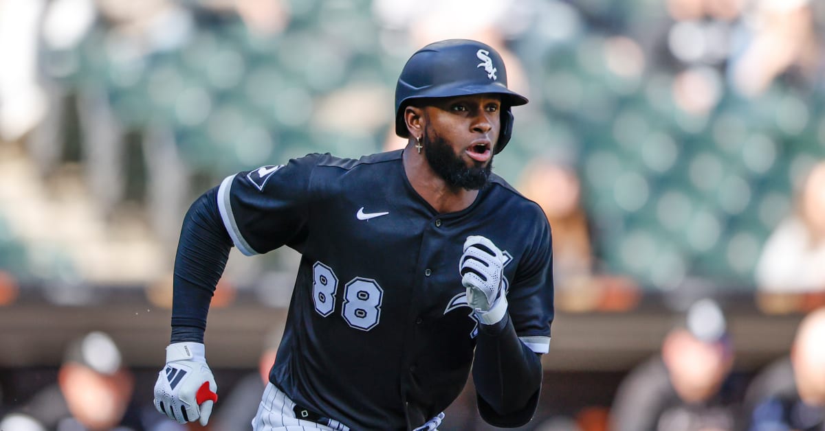 Luis Robert gets the White Sox started early with a three-run jack!