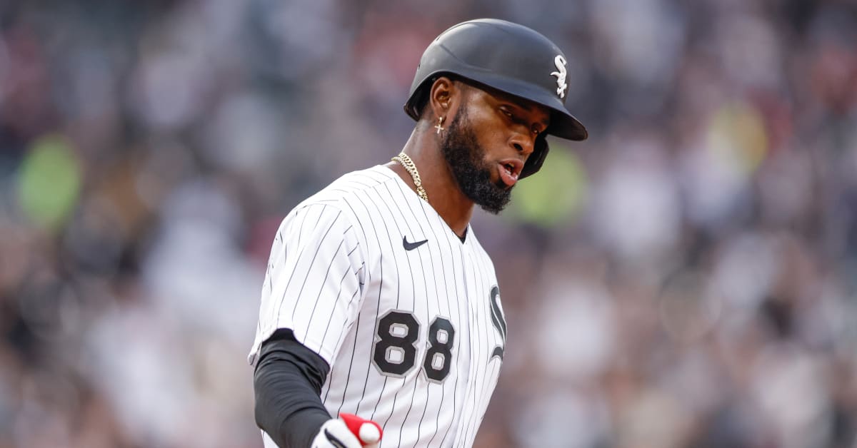 luis-robert-jr-scratched-from-chicago-white-sox-lineup-vs-detroit