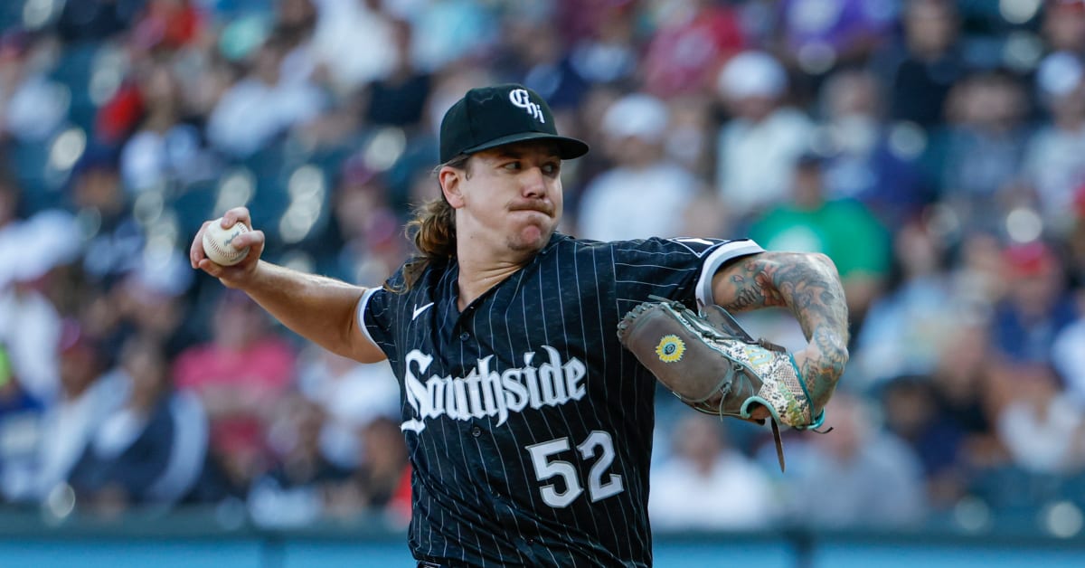 Chicago, USA. 09th Aug, 2023. Chicago White Sox starting pitcher Mike  Clevinger (52) throws to the plate in the fourth inning during a MLB  regular season game between the New York Yankees