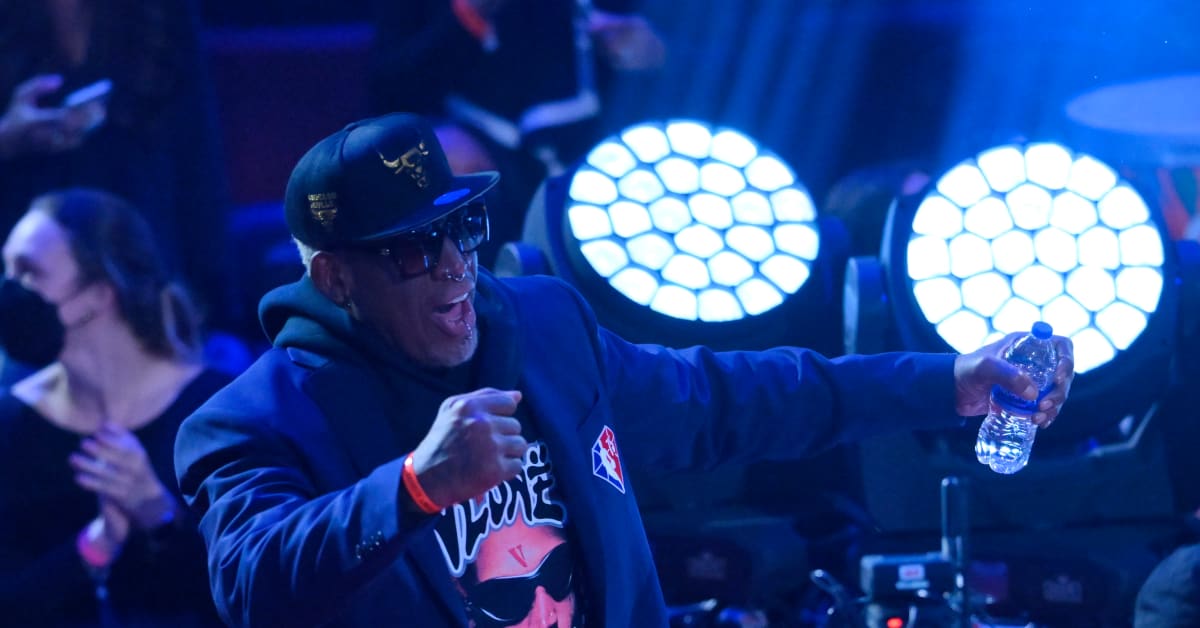 Bulls Legend Dennis Rodman Returns To United Center For Aew Collision