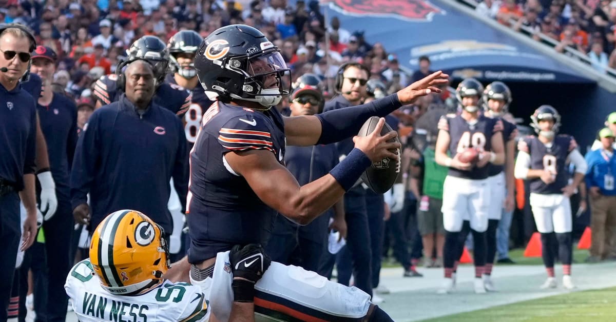 Bears' Offense Struggles in Opening Loss to Packers