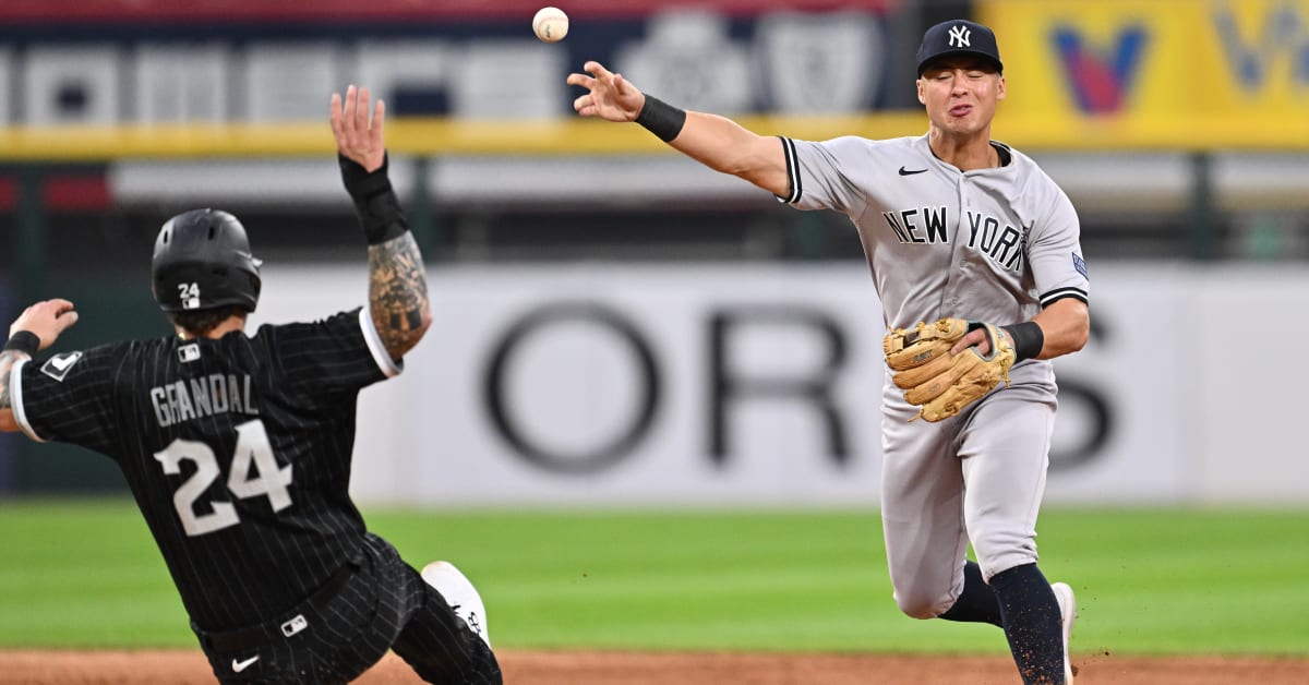 Sox's Grandal adjusts after changing catcher's stance due to knee injury