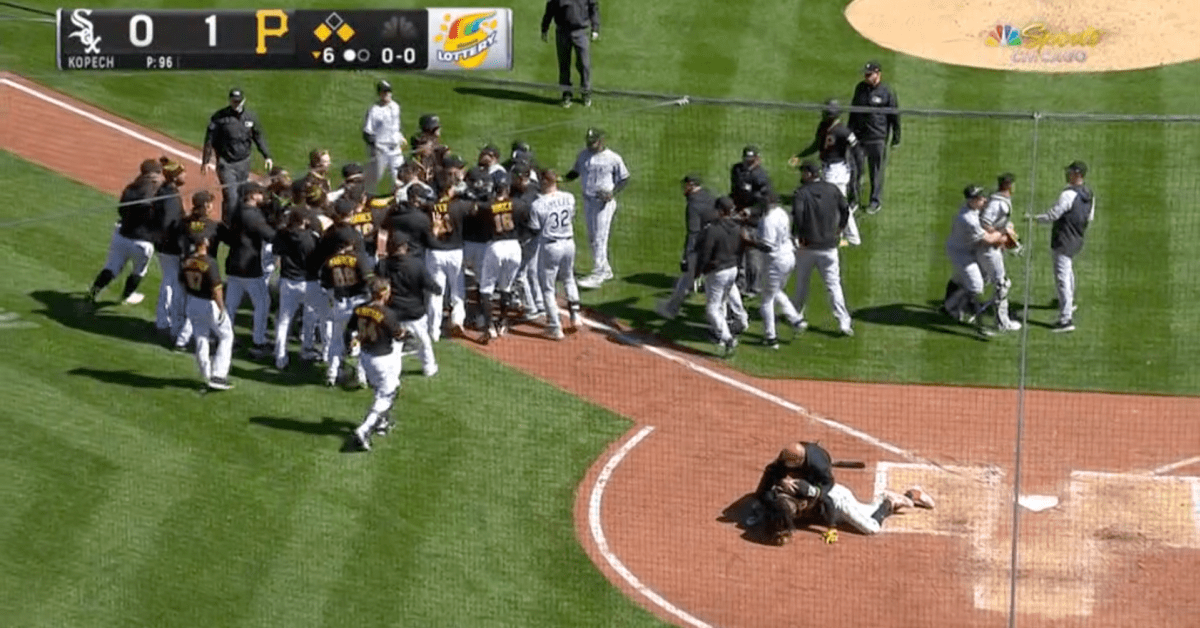 Benches clear in Yankees-White Sox game