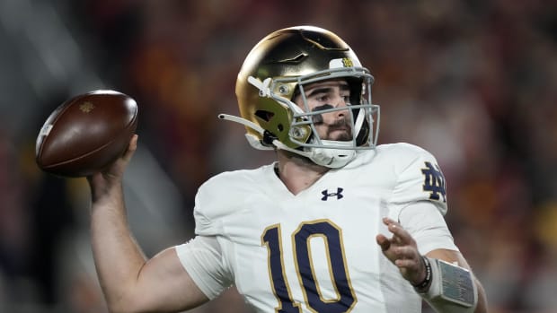 Nov 26, 2022; Los Angeles, California, USA; Notre Dame Fighting Irish quarterback Drew Pyne (10) throws the ball against the Southern California Trojans in the first half at United Airlines Field at Los Angeles Memorial Coliseum.