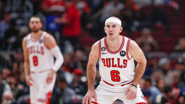 Dec 14, 2022; Chicago, Illinois, USA; Chicago Bulls guard Alex Caruso (6) defends against the New York Knicks during the first half at United Center.