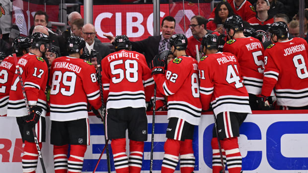 Jan 14, 2023; Chicago, Illinois, USA; Chicago Blackhawks head coach Luke Richardson talks with his team during a timeout after the Seattle Kraken scored their fifth goal in the first period at United Center.