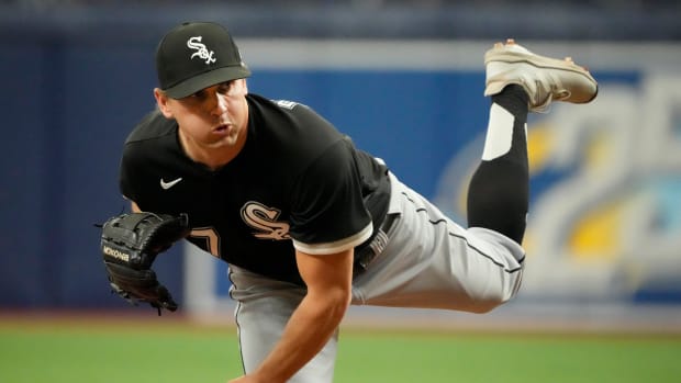 White Sox' Liam Hendriks doesn't miss a beat in first rehab outing