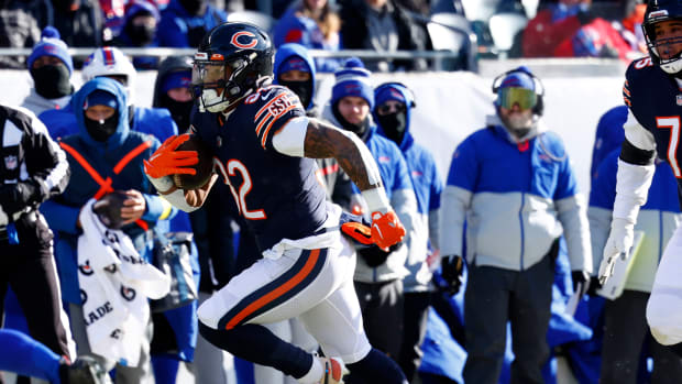 November 13, 2022: Chicago Bears 32 David Montgomery runs past