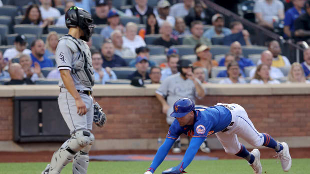 WATCH: Andrew Benintendi hits first home run in White Sox uniform - On Tap  Sports Net