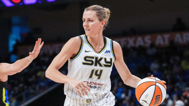 Allie Quigley Chicago Sky Dallas Wings