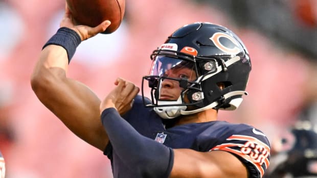 Chicago Bears QB Justin Fields throws a pass