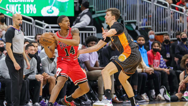 Jan 23, 2022; Orlando, Florida, USA; Chicago Bulls forward Malcolm Hill (14) looks to pass against Orlando Magic forward Franz Wagner (22) during the second quarter at Amway Center.