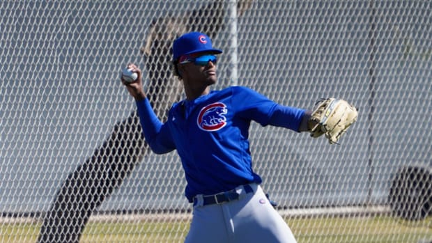 Chicago Cubs prospect Kevin Alcantara plays catch