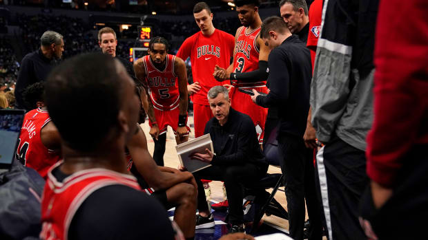 Apr 10, 2022; Minneapolis, Minnesota, USA; Chicago Bulls head coach Billy Donovan talks to his players during a first quarter timeout against the Minnesota Timberwolves at Target Center.