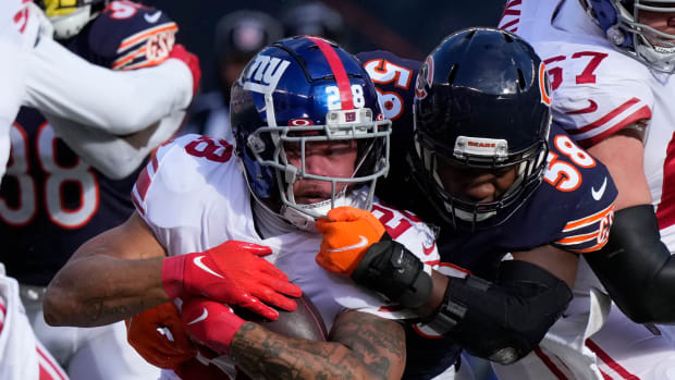Jan 2, 2022; Chicago, Illinois, USA; Chicago Bears inside linebacker Roquan Smith (58) makes a tackle on New York Giants running back Devontae Booker (28) during the first quarter at Soldier Field.