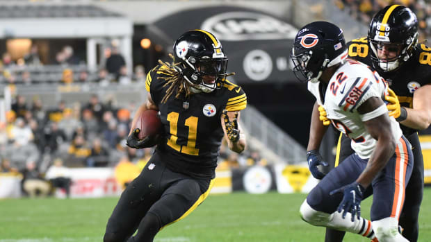 Nov 8, 2021; Pittsburgh, Pennsylvania, USA; Pittsburgh Steelers wide receiver Chase Claypool (11) runs in the third quarter against the Chicago Bears at Heinz Field.