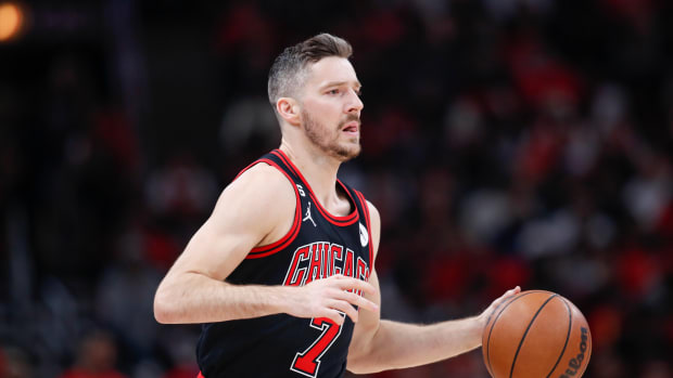 Nov 9, 2022; Chicago, Illinois, USA; Chicago Bulls guard Goran Dragic (7) brings the ball up court against the New Orleans Pelicans during the first half at United Center.