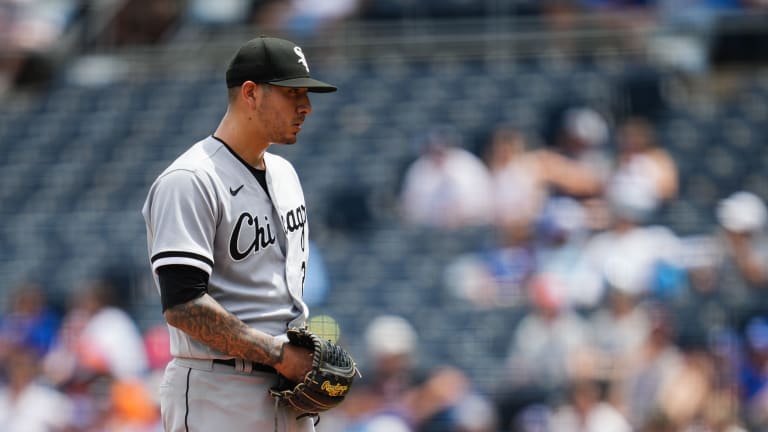 Vince Velasquez Signs With Pirates