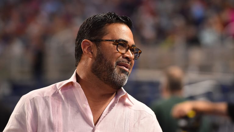White Sox Reportedly Interview Ozzie Guillen