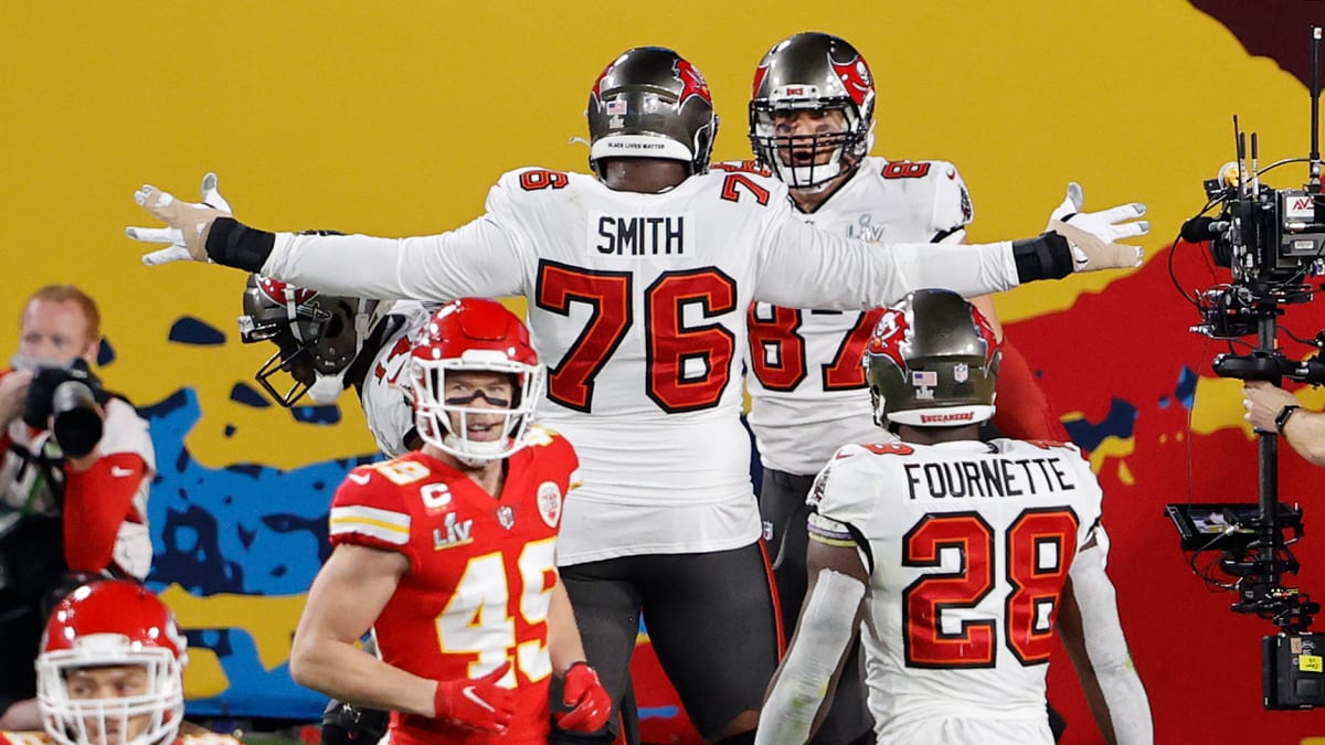 Tampa Bay Buccaneers to franchise tag Donovan Smith