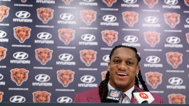 Bears' Justin Fields already making impression on newcomer Tremaine Edmunds