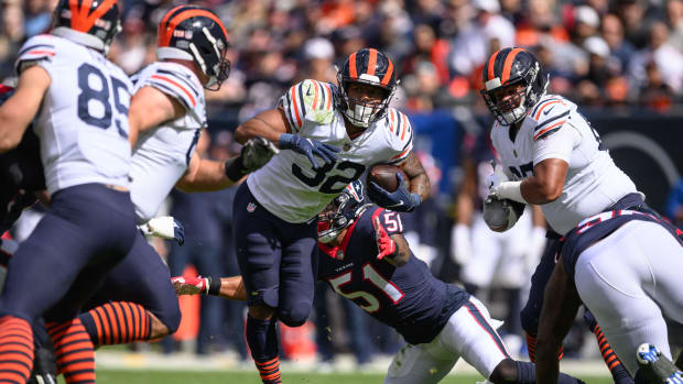 Sep 25, 2022; Chicago, Illinois, USA; Chicago Bears running back David Montgomery (32) runs the ball in the first quarter against the Houston Texans at Soldier Field. Mandatory Credit: Daniel Bartel-USA TODAY Sports