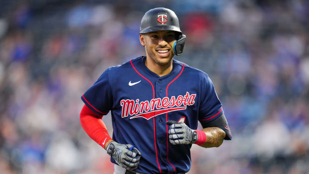 Chicago Cubs Named Favorite For Carlos Correa: Fans React - The