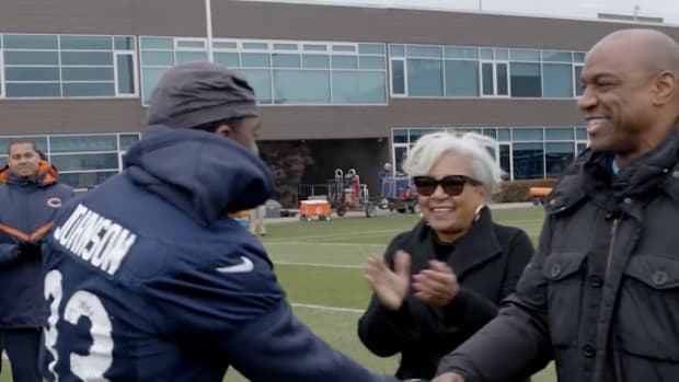 Walter Payton's family members inform Jaylon Johnson that he is the Chicago Bears' 2022 Walter Payton NFL Man of the Year Award nominee