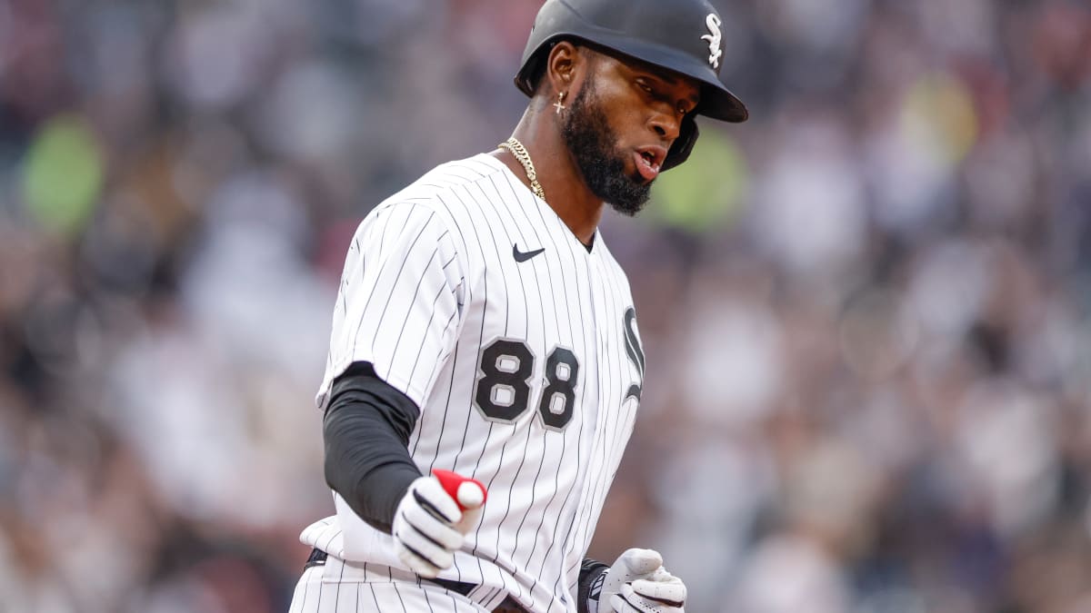 Luis Robert Jr. scratched from Chicago White Sox lineup vs. Detroit Tigers  - On Tap Sports Net