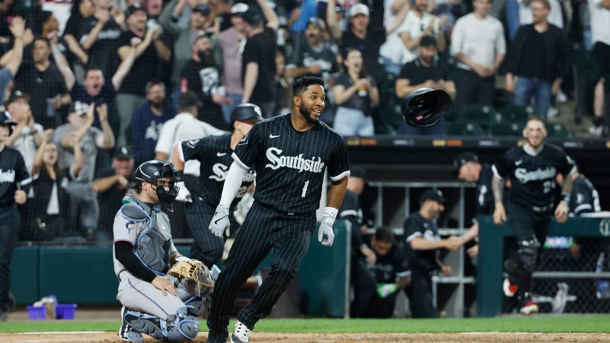 Luis Robert Jr. hits walk off single behind Dylan Cease