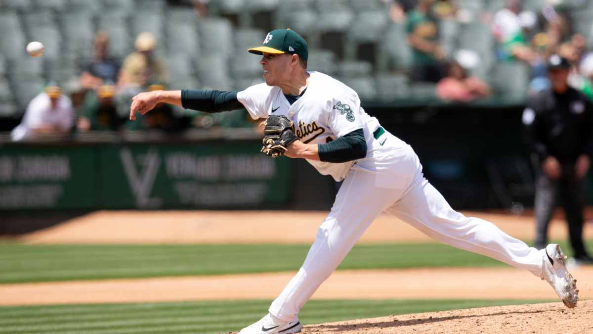 Chicago Cubs Sign RHP Vinny Nittoli to Major League Deal - On Tap Sports Net