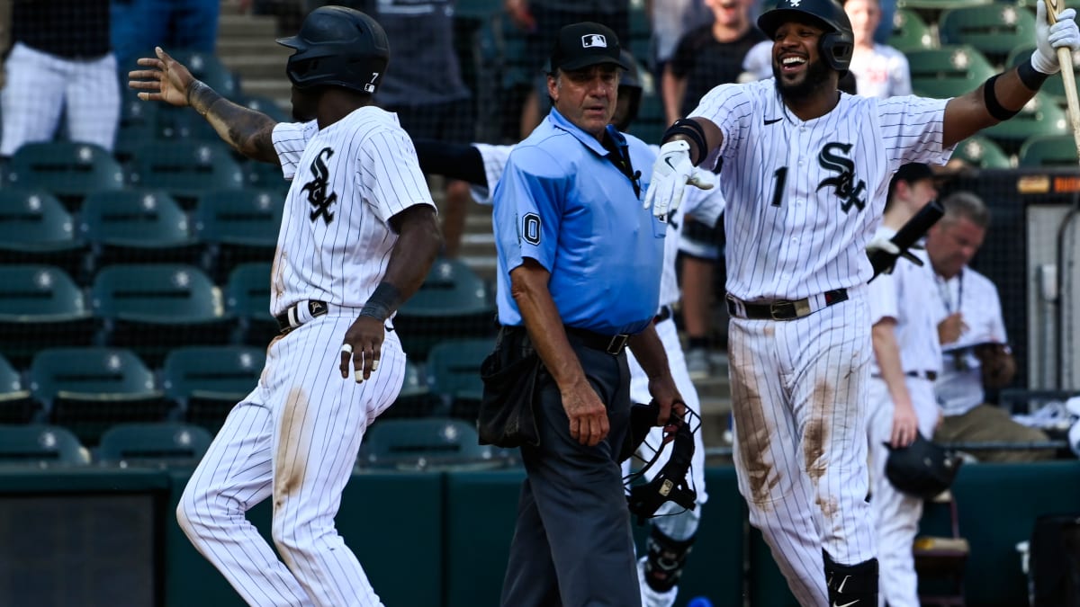 White Sox dress for success to top Mariners on Throwback Thursday