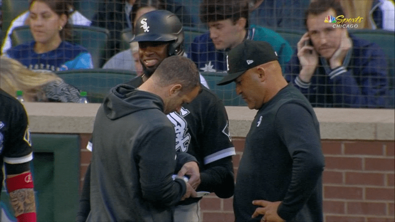 Luis Robert Exits White Sox Game Early After Yet Another 1-Handed Swing