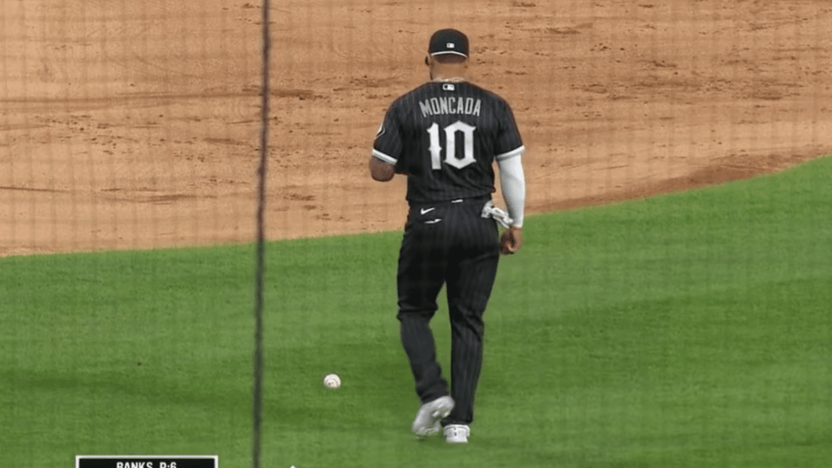 Moncada scores on wild pitch that strikes ump, White Sox beat Tigers 2-1 –  The Oakland Press