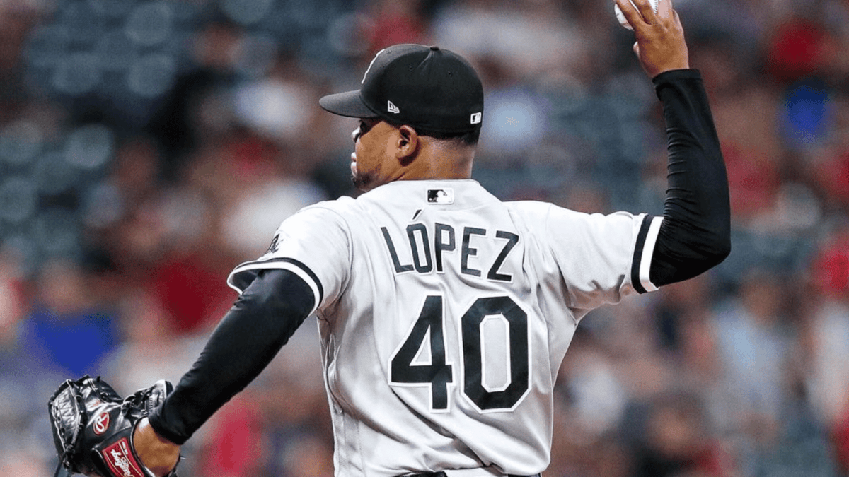 June 2, 2022, Toronto, ON, Canada: Chicago White Sox relief pitcher Reynaldo  Lopez (40) throws against the Toronto Blue Jays in the eighth inning of  American League baseball action in Toronto on