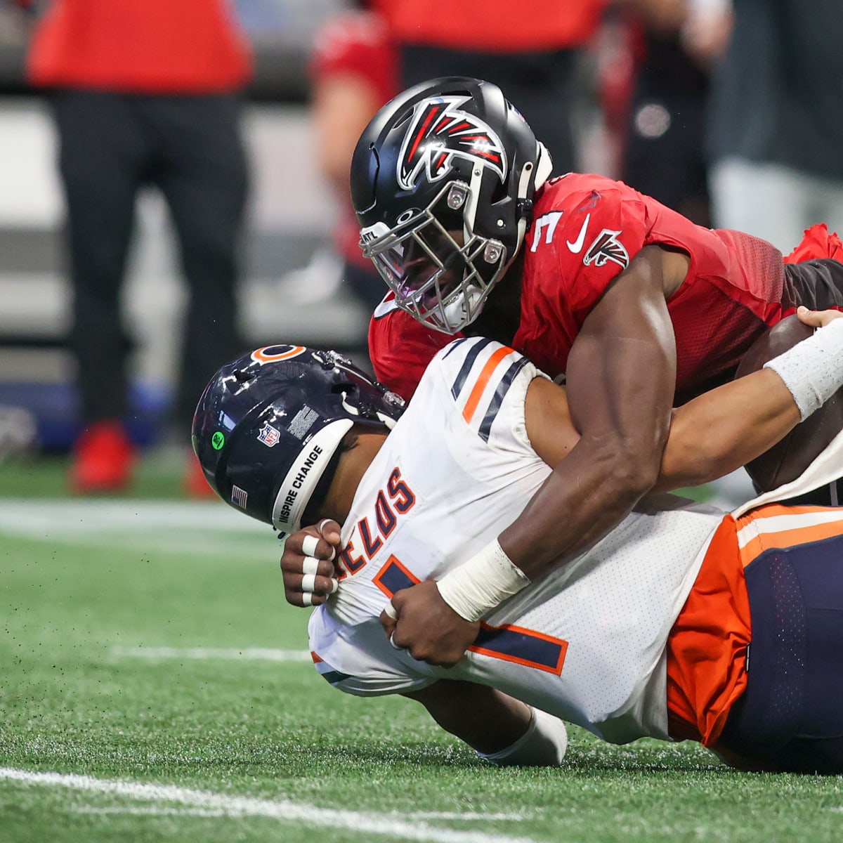 Justin Fields Flashes Potential as Bears Beat Titans 27-24 in