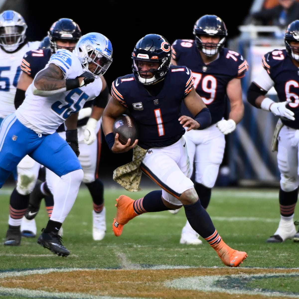 Fields responds to gaffe, but Bears still fall 31-30 to Lions