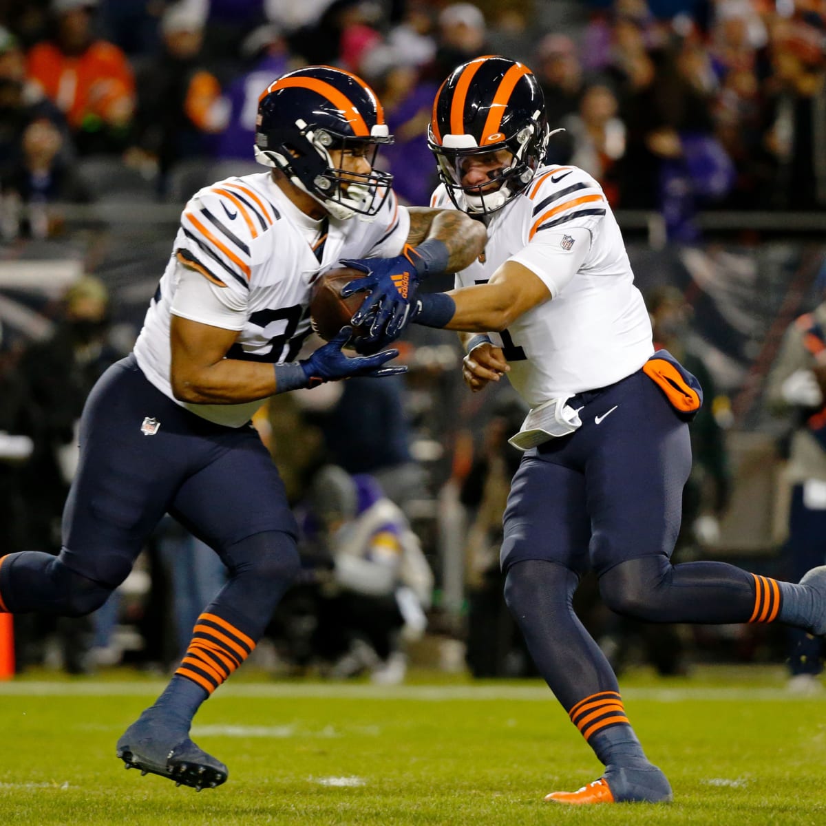 Browns debut throwback uniforms against Chicago Bears