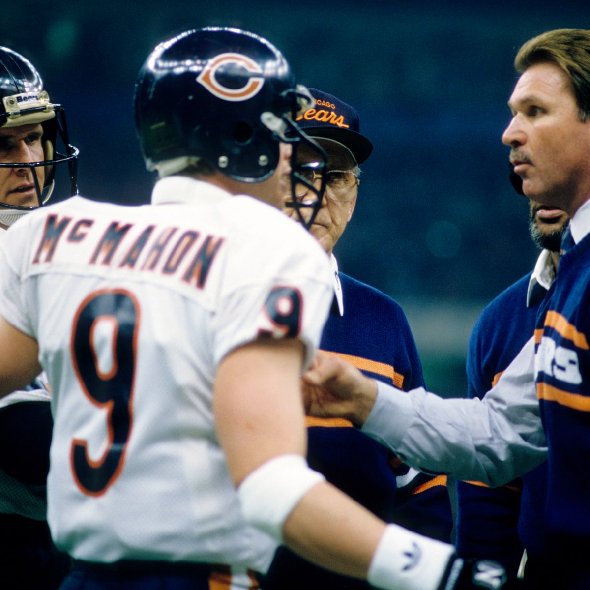 December 23, 2018: Chicago Bears fans dress as Mike Ditka and Jim McMahon  prior to the NFL football game between the Chicago Bears and the San  Francisco 49ers at Levi's Stadium in