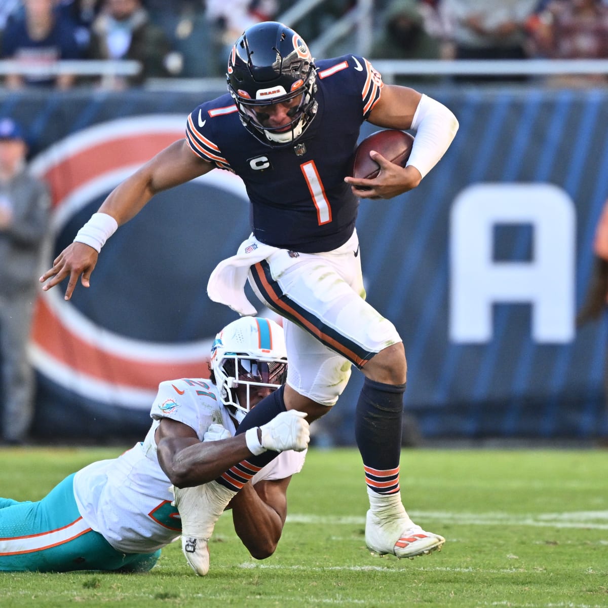 Justin Fields' Historic Game Falls Short As Bears Lose To Dolphins 35-32 -  On Tap Sports Net