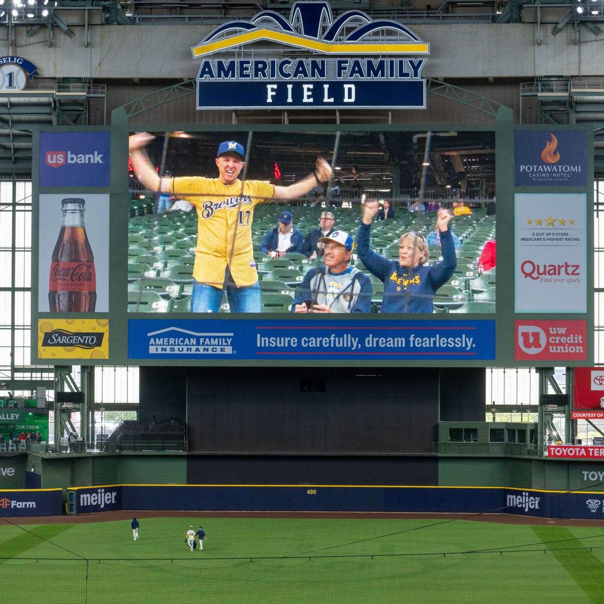 Stadium Tour of the Milwaukee Brewers - American Family Field (Miller Park)  - Team Store Merchandise 