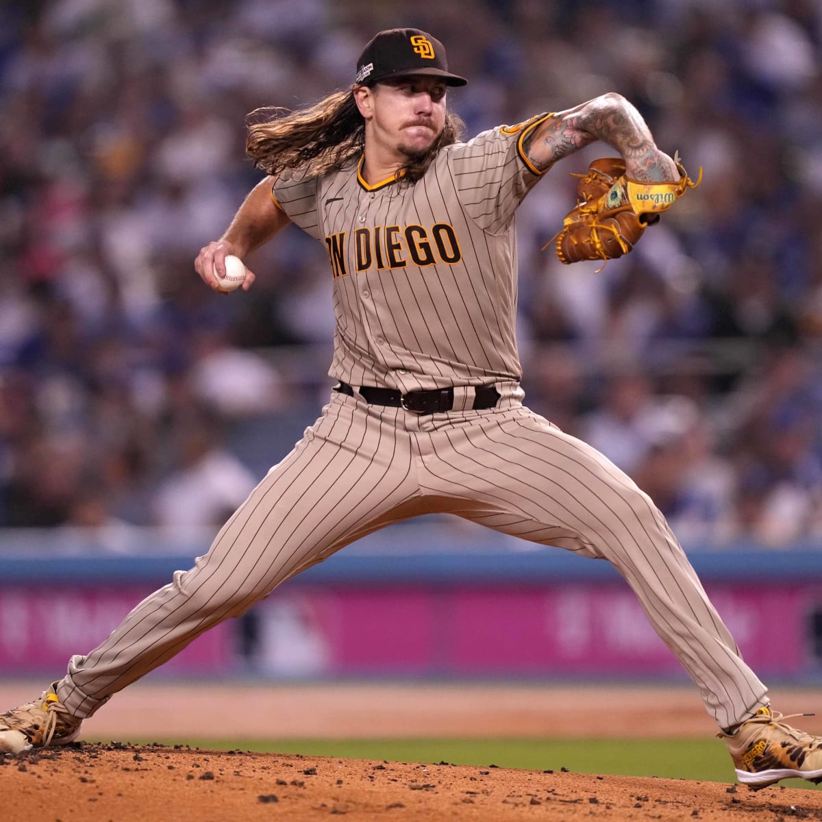 Mike Clevinger: Chicago White Sox pitcher can be in camp, report says