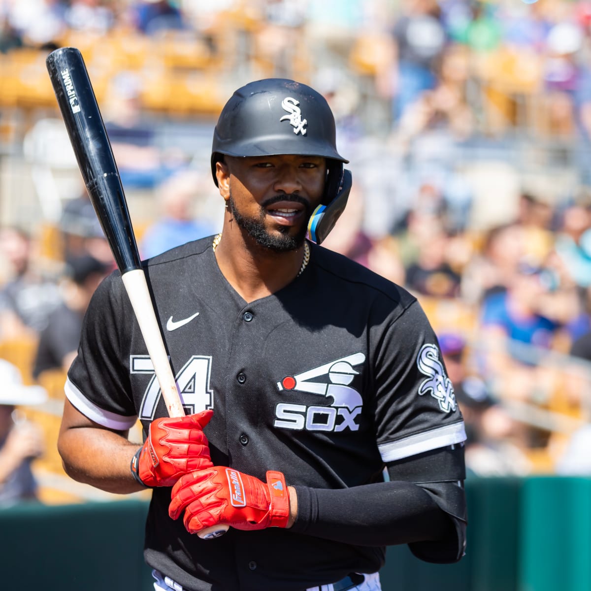 White Sox' Eloy Jimenez expected to miss several days with groin injury -  Chicago Sun-Times