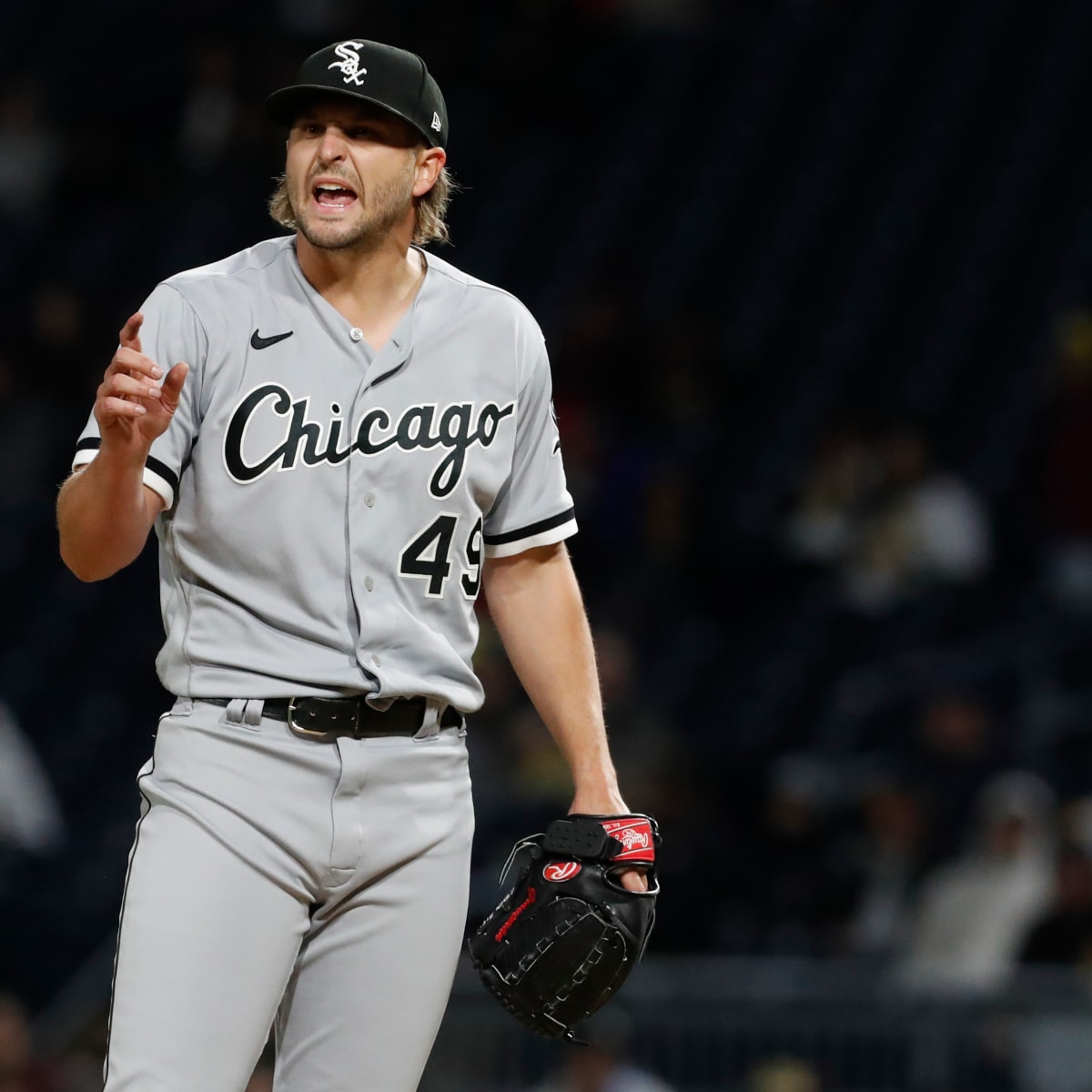 The Chicago White Sox have acquired veteran right-handed pitcher