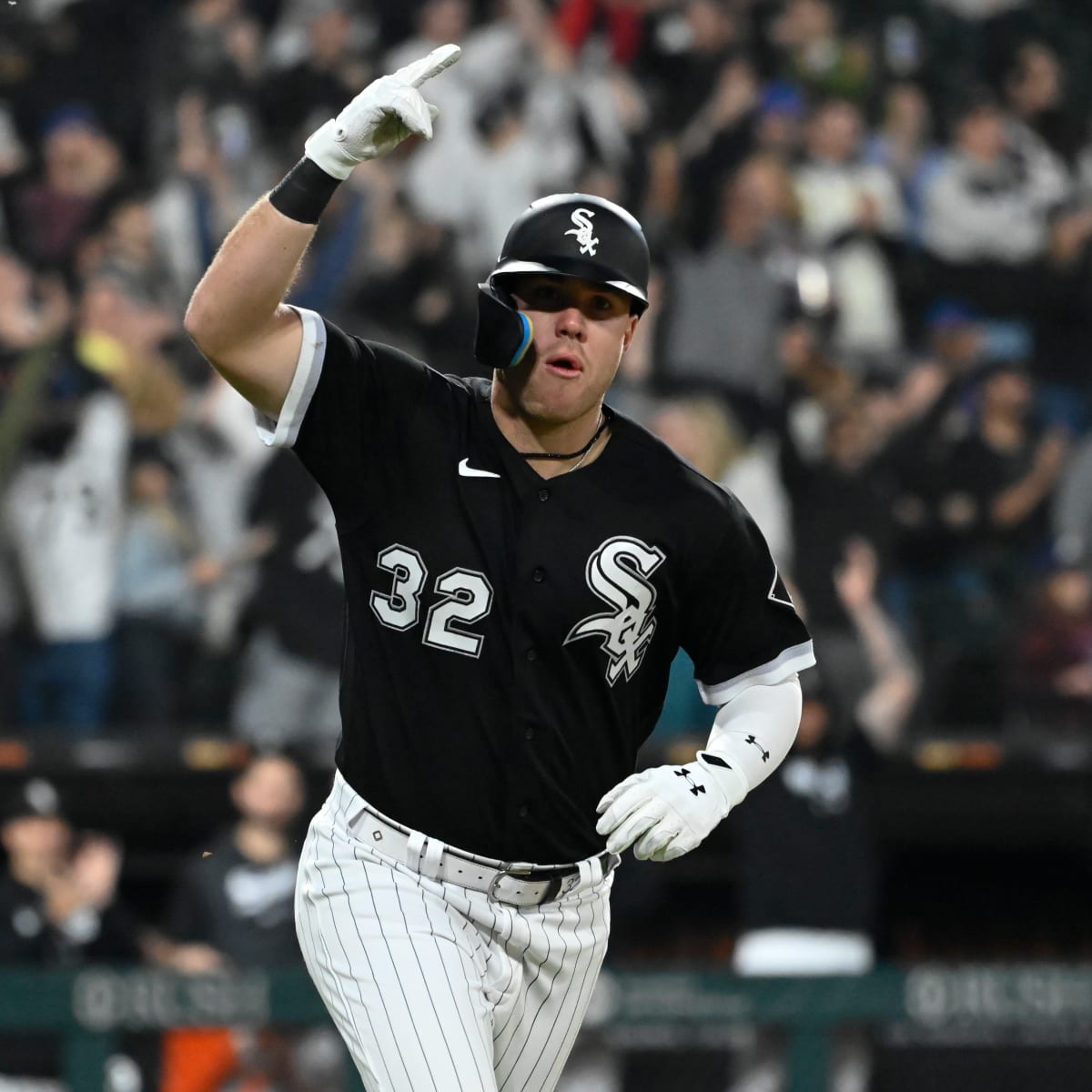 Robert homers for 4th straight game, White Sox beat Guardians 8-3