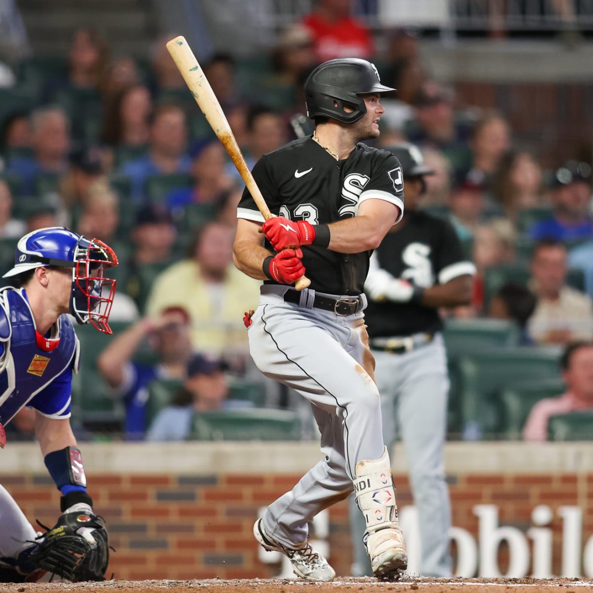 Burger hits go-ahead homer as White Sox beat Braves 6-5 for first