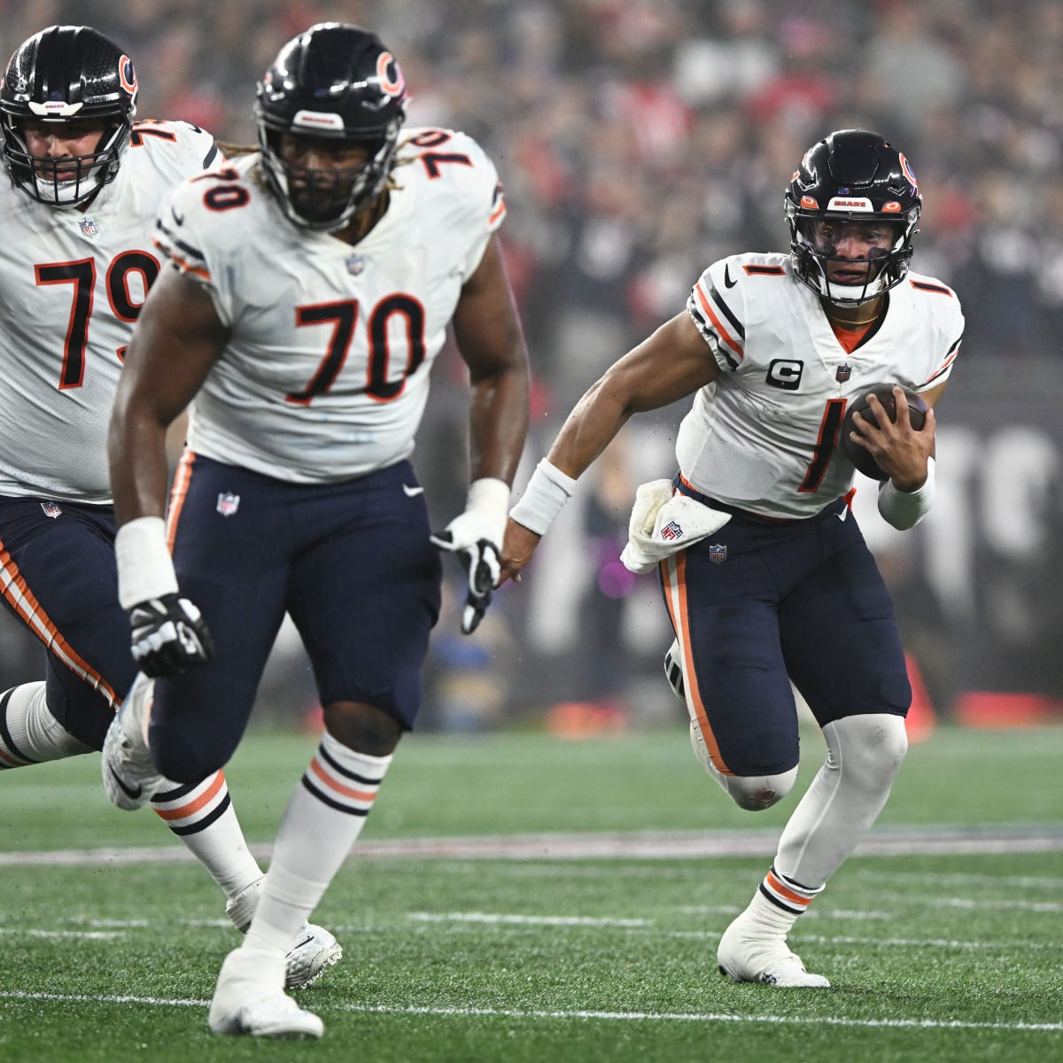 Chicago Bears guard Kyle Long 'stepping away' from NFL after seven