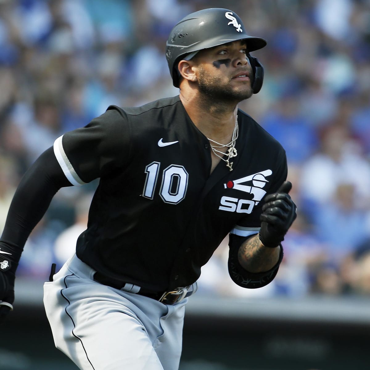 Chicago White Sox CF Adam Eaton removed after injury 