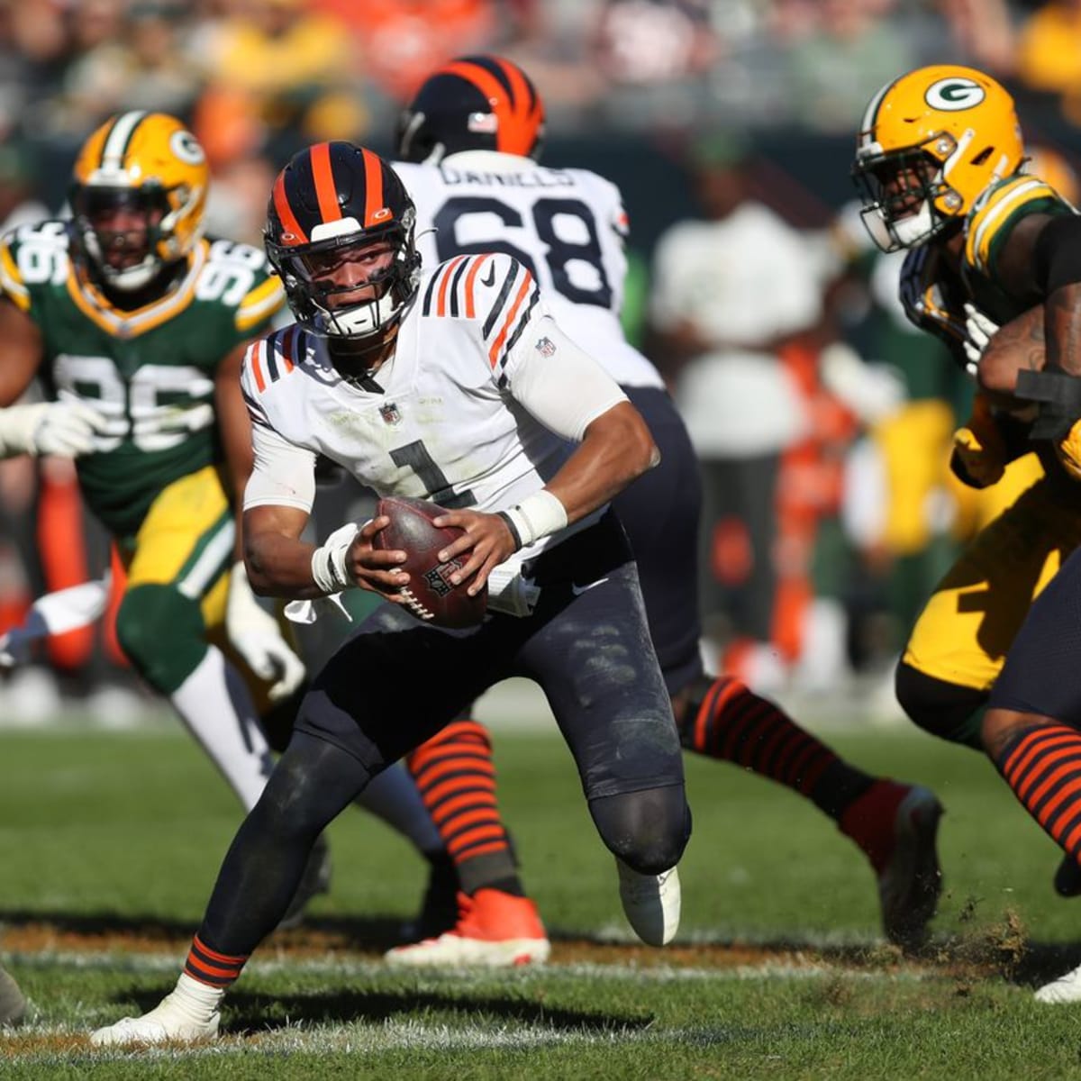 Rodgers, Packers try to stop skid, extend streak over Bears