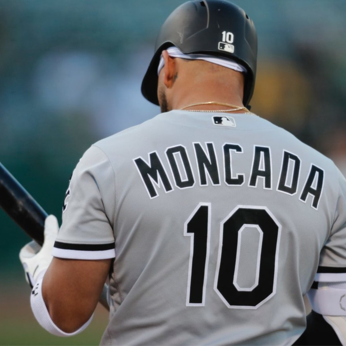 Yoan Moncada's 2-year-old son is already bat-flipping like a pro